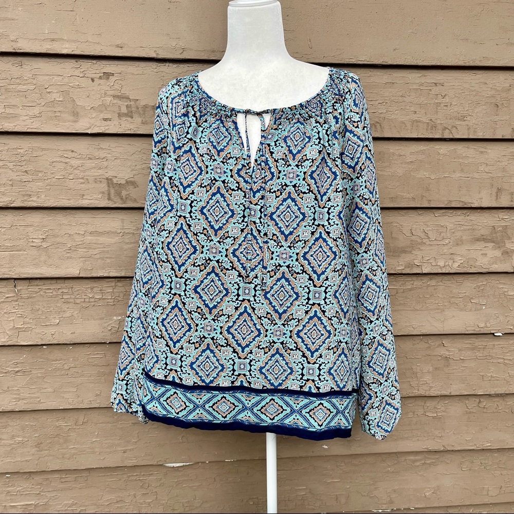 ☀️☀️☀️ 4/$20 Gap tie smock blouse with geometric pattern
